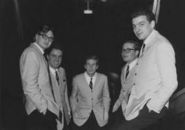 Alberto Ferrarese, primo da sinistra, con i Jumping Jacks a Le Panteraie di Montecatini (febbraio, 1965)]